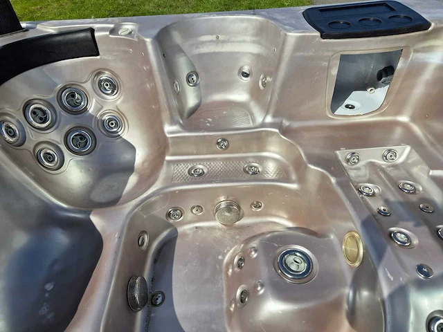 Q spa 6 persoons jacuzzi en buitenspa - afbeelding 15 van  20