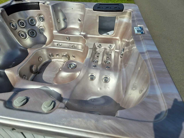 Q spa 6 persoons jacuzzi en buitenspa - afbeelding 19 van  20