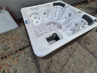 Q spas 5 persoons jacuzzi en buitenspa - afbeelding 6 van  31