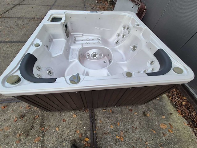 Q spas 5 persoons jacuzzi en buitenspa - afbeelding 7 van  31