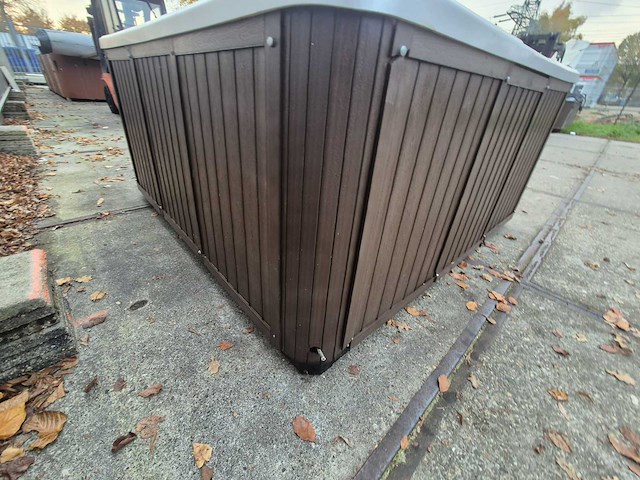 Q spas 5 persoons jacuzzi en buitenspa - afbeelding 29 van  31