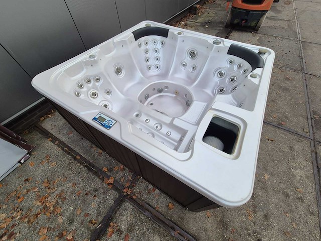 Q spas 5 persoons jacuzzi en buitenspa - afbeelding 5 van  30
