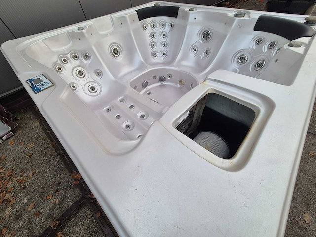 Q spas 5 persoons jacuzzi en buitenspa - afbeelding 9 van  30