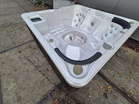 Q spas 5 persoons jacuzzi en buitenspa - afbeelding 15 van  30