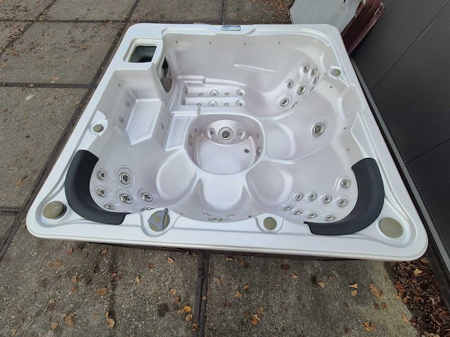 Q spas 5 persoons jacuzzi en buitenspa - afbeelding 20 van  30