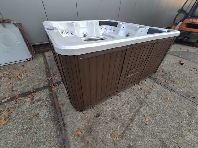 Q spas 5 persoons jacuzzi en buitenspa - afbeelding 21 van  30