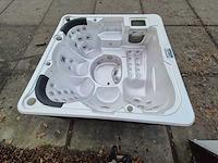 Q spas 5 persoons jacuzzi en buitenspa