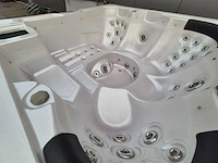 Q spas 5 persoons jacuzzi en buitenspa - afbeelding 12 van  31