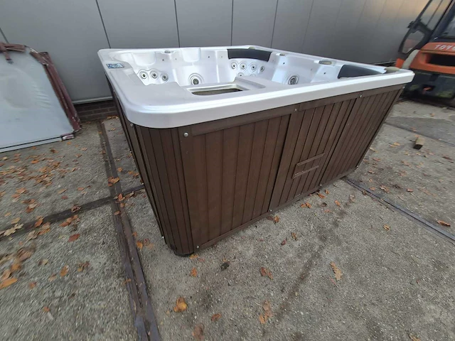 Q spas 5 persoons jacuzzi en buitenspa - afbeelding 20 van  31