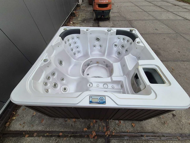 Q spas 5 persoons jacuzzi en buitenspa - afbeelding 11 van  31