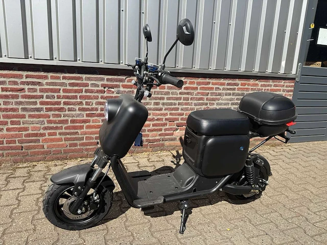 Q3 - e-scooter - afbeelding 1 van  10