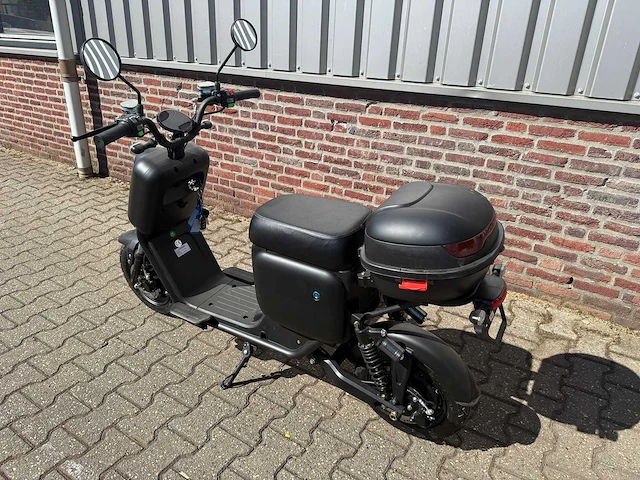 Q3 - e-scooter - afbeelding 3 van  10