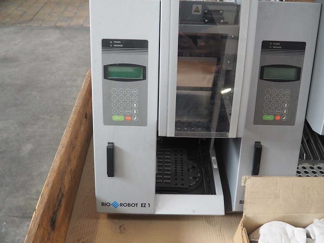 Qiagen - ez 1 - workstation (3x) - afbeelding 4 van  7