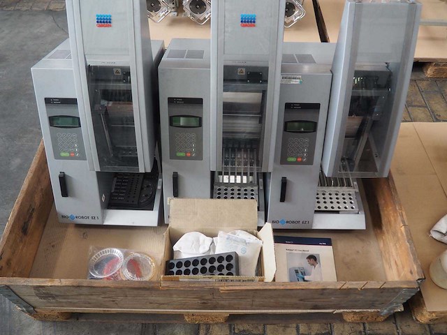 Qiagen - ez 1 - workstation (3x) - afbeelding 3 van  7