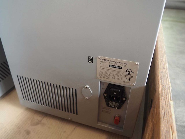 Qiagen - ez 1 - workstation (3x) - afbeelding 6 van  7