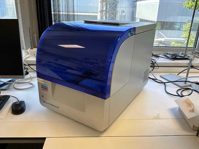 Qiagen qiaxcel advanced capillair elektroforese systeem - afbeelding 1 van  3