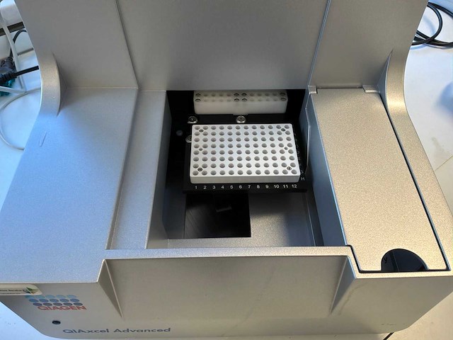 Qiagen qiaxcel advanced capillair elektroforese systeem - afbeelding 6 van  9