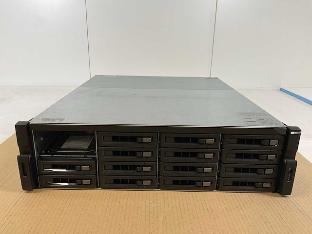 Qnap (ts-ec1680u-rp), 14x 5tb hdd(mg04aca500e) network attached storage - afbeelding 1 van  11
