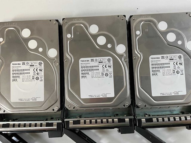 Qnap (ts-ec1680u-rp), 14x 5tb hdd(mg04aca500e) network attached storage - afbeelding 9 van  11