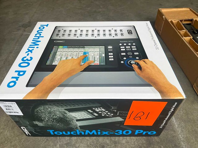 Qsc - touchmix 30 pro - digital mixing console - afbeelding 1 van  1