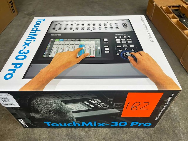 Qsc - touchmix 30 pro - digital mixing console - afbeelding 1 van  1