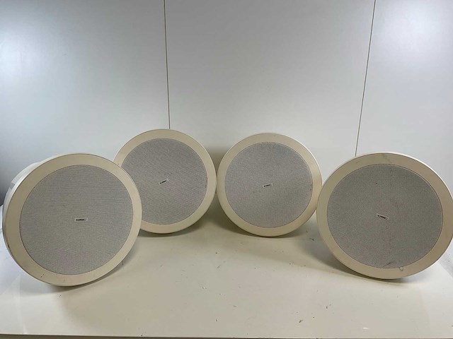 Qsc (ad-p6t) 6,5” two-way pendant mount loudspeakers (4x) - afbeelding 1 van  5