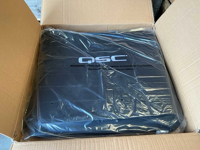 Qsc e118sw cover various audio equipment - various audio equipment - afbeelding 1 van  2