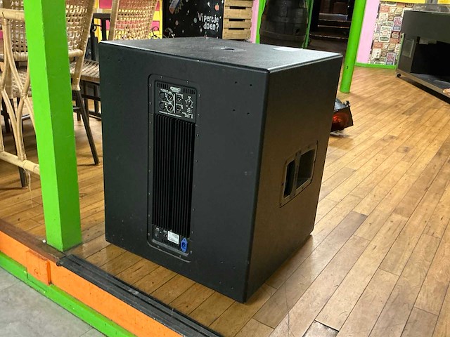 Qsc hpr 181i 18” subwoofer - afbeelding 2 van  6