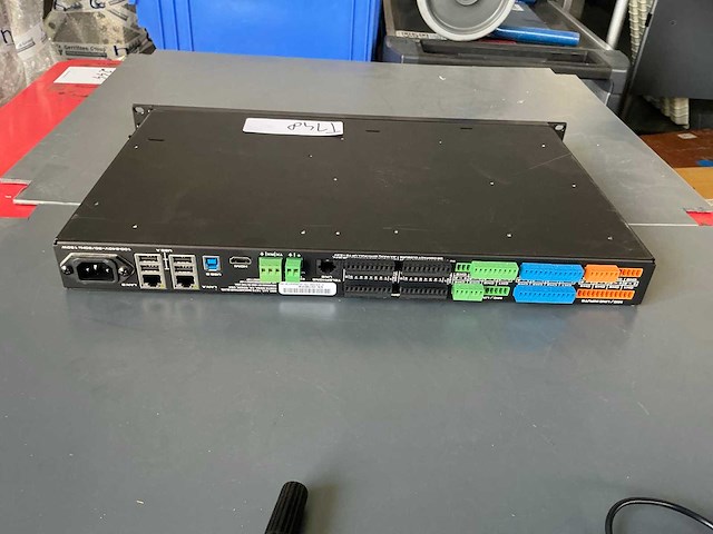 Qsc q-sys core 110f - high-end av-processor met ingebouwde dsp en i/o - afbeelding 1 van  1