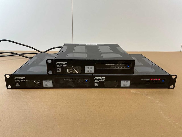 Qsc (spa4-100) 100w 1/2 ru 4 channel amplifiers (3x) - afbeelding 1 van  8