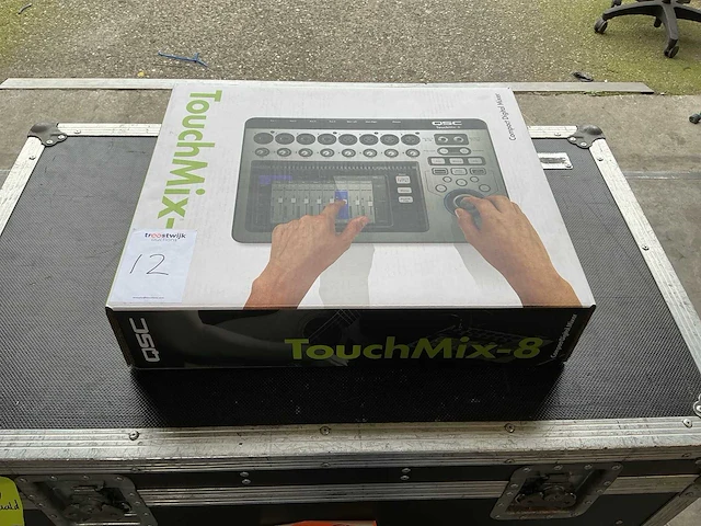 Qsc touchmix 8 digitale mengtafel - afbeelding 1 van  2
