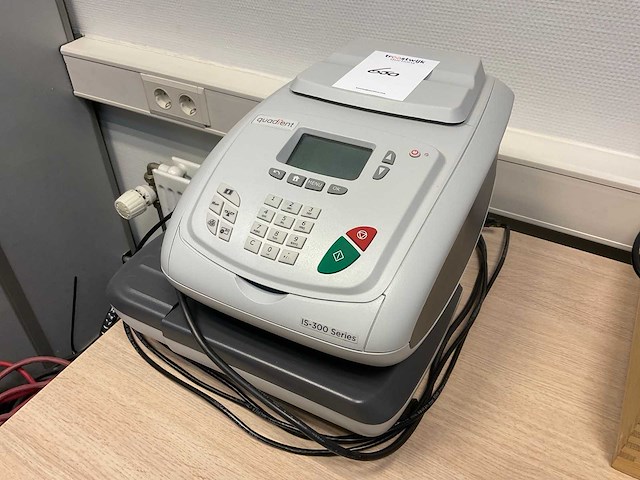 Quadient is-300 series frankeermachine - afbeelding 1 van  2