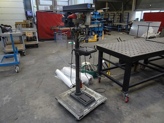 Quantum - b 25f - kolomboormachine - afbeelding 1 van  4