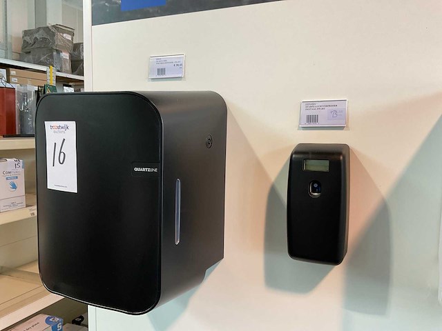 Quartzline showroom met samples dispensers (2x) - afbeelding 2 van  15