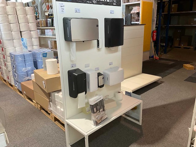 Quartzline showroom met samples dispensers (2x) - afbeelding 8 van  15
