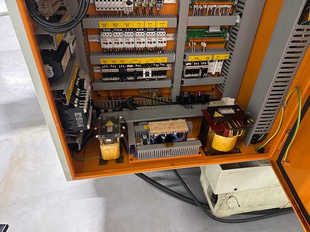 Quaser - mv204ii - cnc vertical machining centre - 2000 - afbeelding 6 van  7