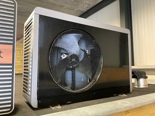 Quatt hybrid amm4 hybride warmtepomp buitenunit 4kw - afbeelding 1 van  3