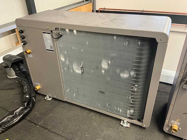Quatt hybrid amm4 hybride warmtepomp buitenunit 4kw - afbeelding 2 van  3