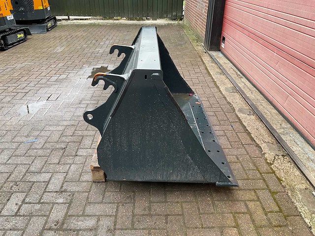 Quicke 160 radlader laadbak voorzetapparatuur - afbeelding 7 van  9