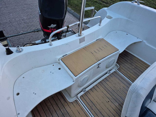 Quicksilver - 630 comander - speedboot met mercury 135 pk v6 optimax buitenboordmotor - afbeelding 10 van  29