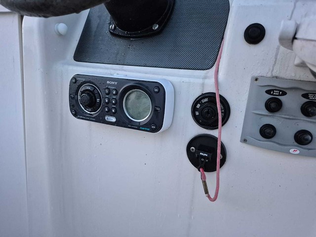 Quicksilver - 630 comander - speedboot met mercury 135 pk v6 optimax buitenboordmotor - afbeelding 13 van  29