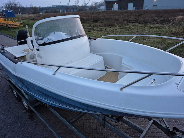 Quicksilver - 630 comander - speedboot met mercury 135 pk v6 optimax buitenboordmotor - afbeelding 14 van  29