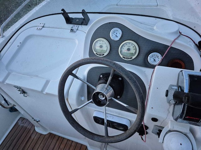 Quicksilver - 630 comander - speedboot met mercury 135 pk v6 optimax buitenboordmotor - afbeelding 17 van  29