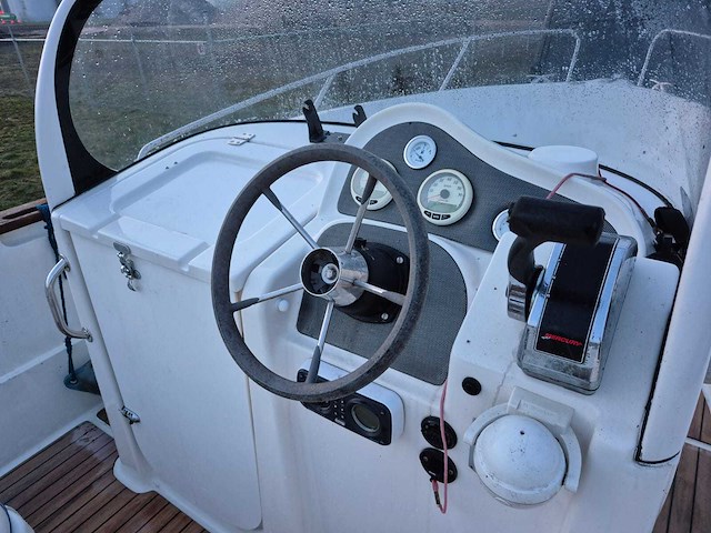 Quicksilver - 630 comander - speedboot met mercury 135 pk v6 optimax buitenboordmotor - afbeelding 19 van  29