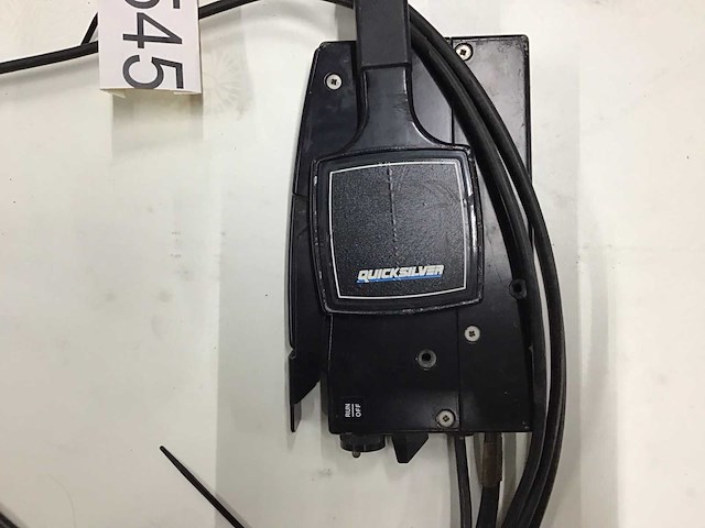 Quicksilver gashendel buitenboordmotor met afstandsbediening - afbeelding 2 van  2