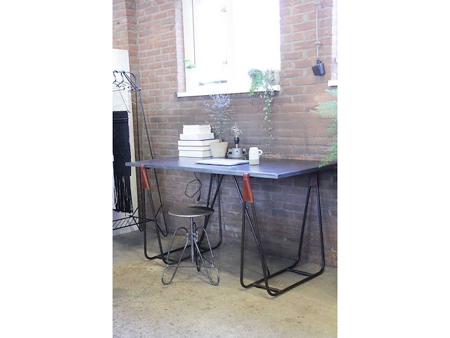 Quip & co - industriële (bureau)tafel - afbeelding 1 van  4