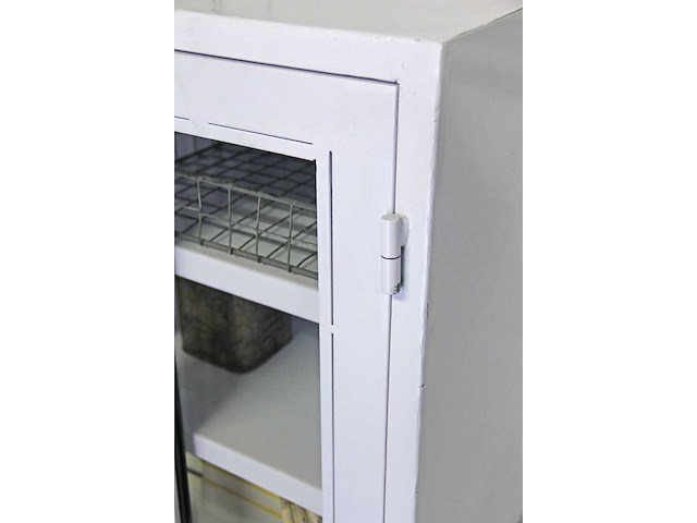 Quip & co vitrinekast op hoge poten - afbeelding 2 van  2