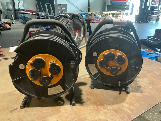 Qwattpro ez winder 33m verlengkabelhaspel (2x) - afbeelding 1 van  3