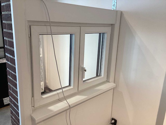 Raam met screens - afbeelding 3 van  8