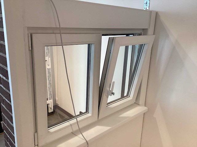 Raam met screens - afbeelding 5 van  8